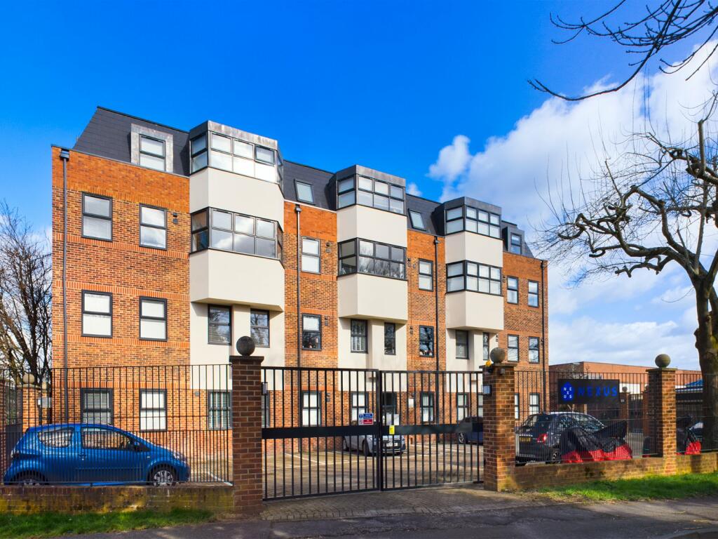 1 bedroom apartment for sale in Chertsey, Surrey, KT16