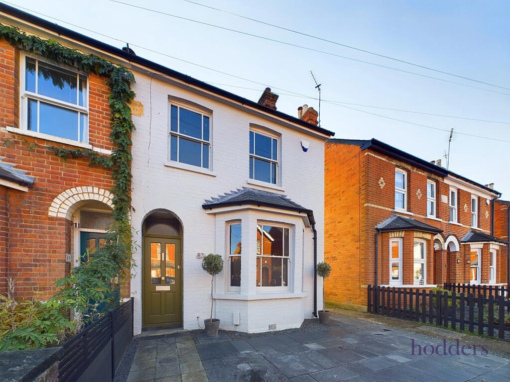 4 bedroom semidetached house for sale in Chertsey, Surrey, KT16