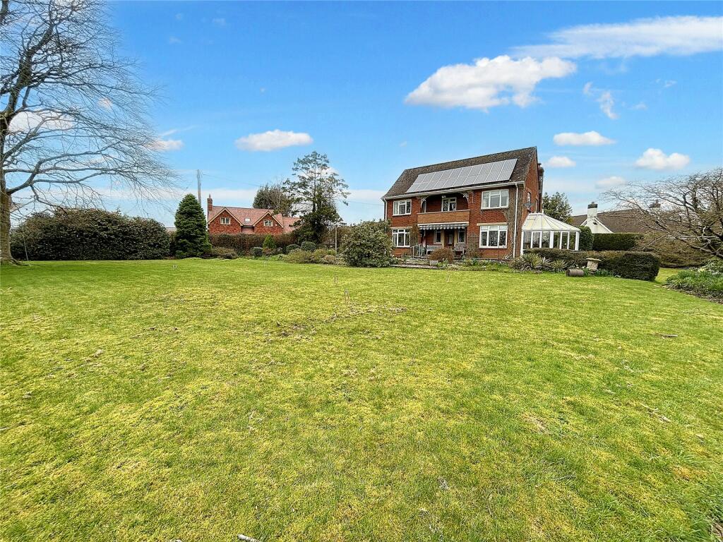 4 bedroom detached house for sale in Mayfair, Tiverton, Devon, EX16