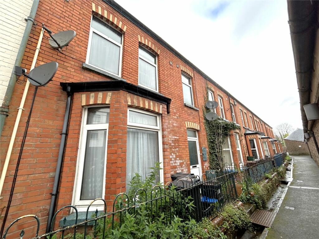 3 bedroom apartment for sale in Market Terrace, Tiverton, Devon, EX16