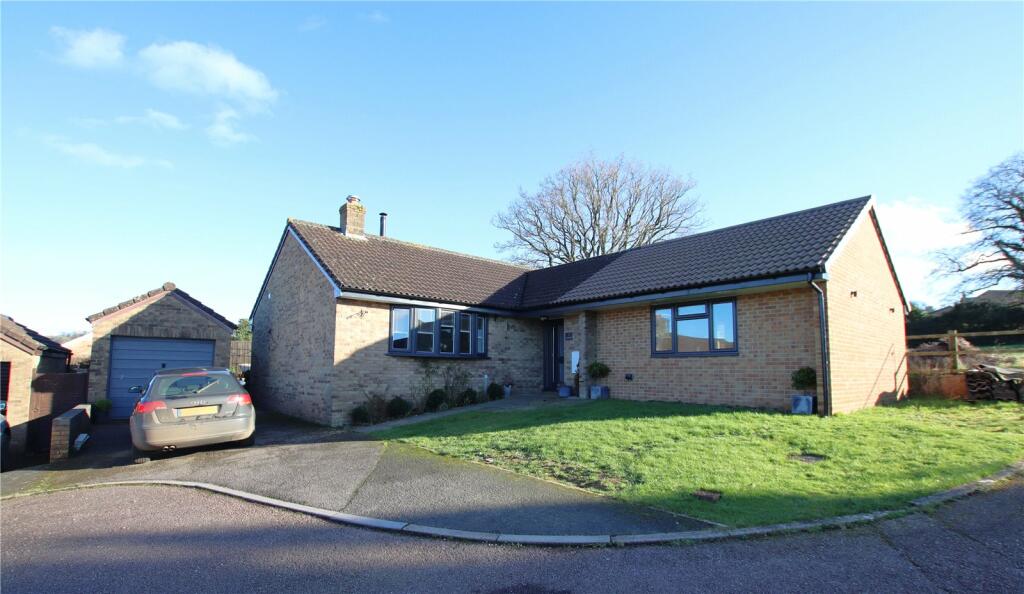 3 bedroom bungalow for sale in Redwood Close, Hemyock, Cullompton, Devon, EX15