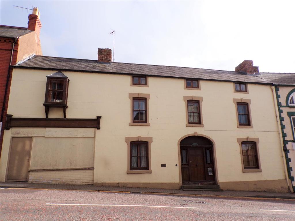 5 bedroom terraced house for sale in High Street, St. Asaph, LL17