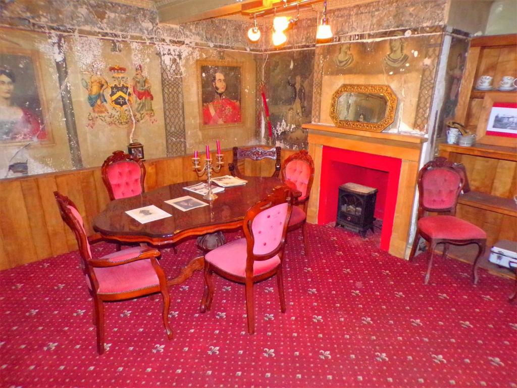 5 bedroom terraced house for sale in High Street, St. Asaph, LL17