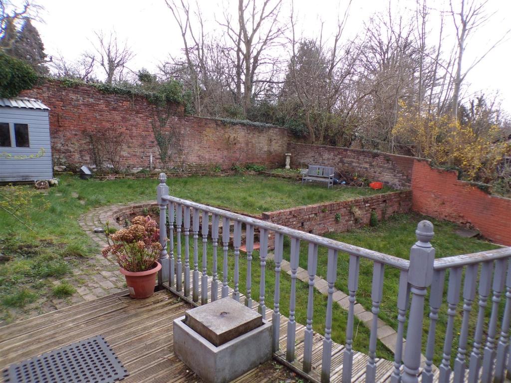 5 bedroom terraced house for sale in High Street, St. Asaph, LL17