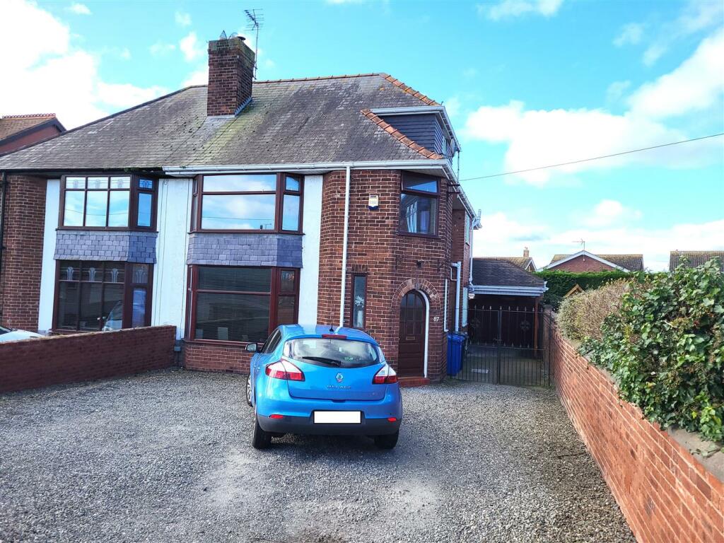 5 bedroom semidetached house for sale in Rhuddlan Road, Rhyl, LL18