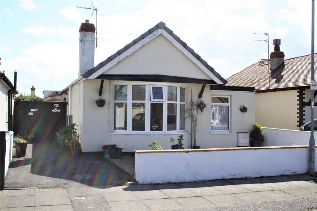 2 bedroom detached bungalow for sale in Carlisle Avenue, Rhyl, LL18