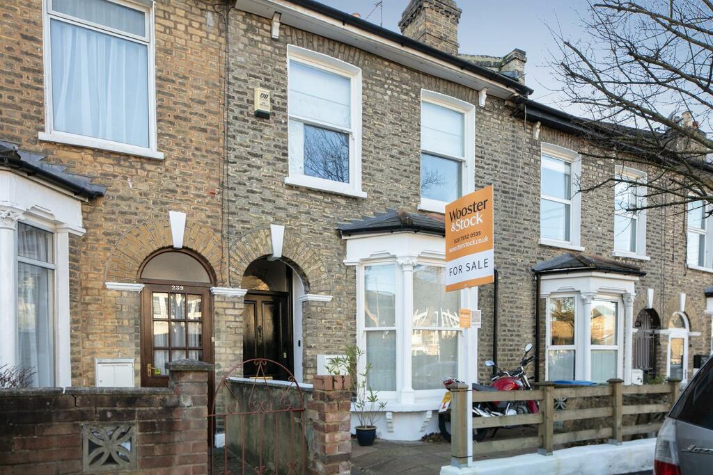 3 bedroom terraced house for sale in Hollydale Road, Nunhead, SE15