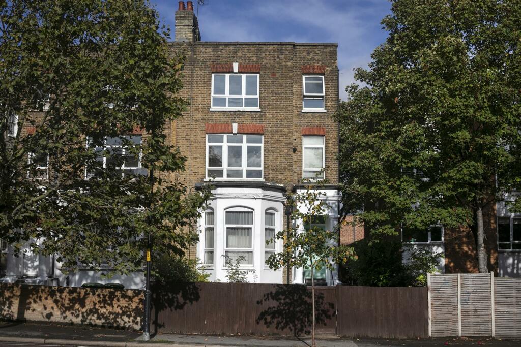 3 bedroom flat for sale in East Dulwich Road, East Dulwich, SE22