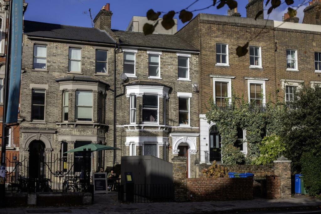 2 bedroom flat for sale in Peckham Road, Peckham, SE15, SE5