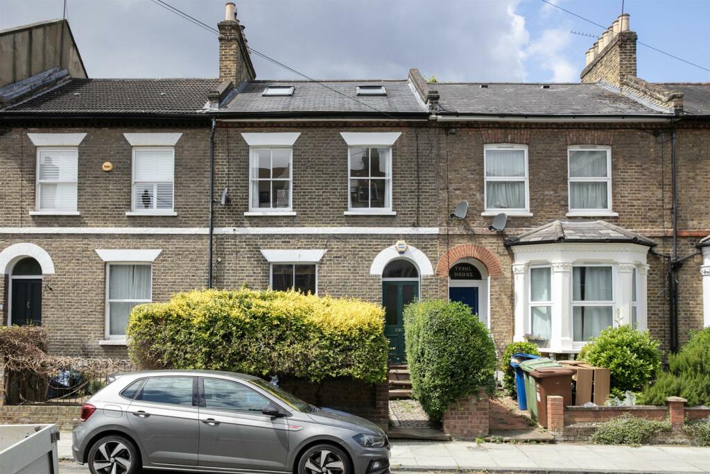 2 bedroom flat for sale in Denman Road, Peckham, SE15