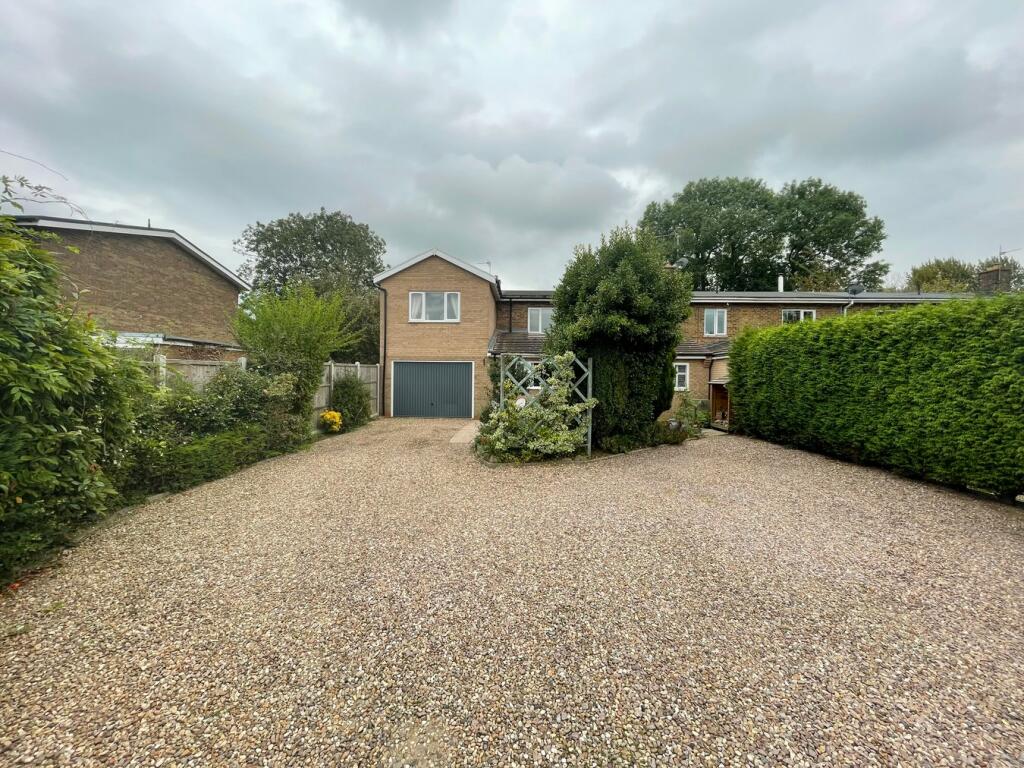 4 bedroom semidetached house for sale in Partridge Close, Upper