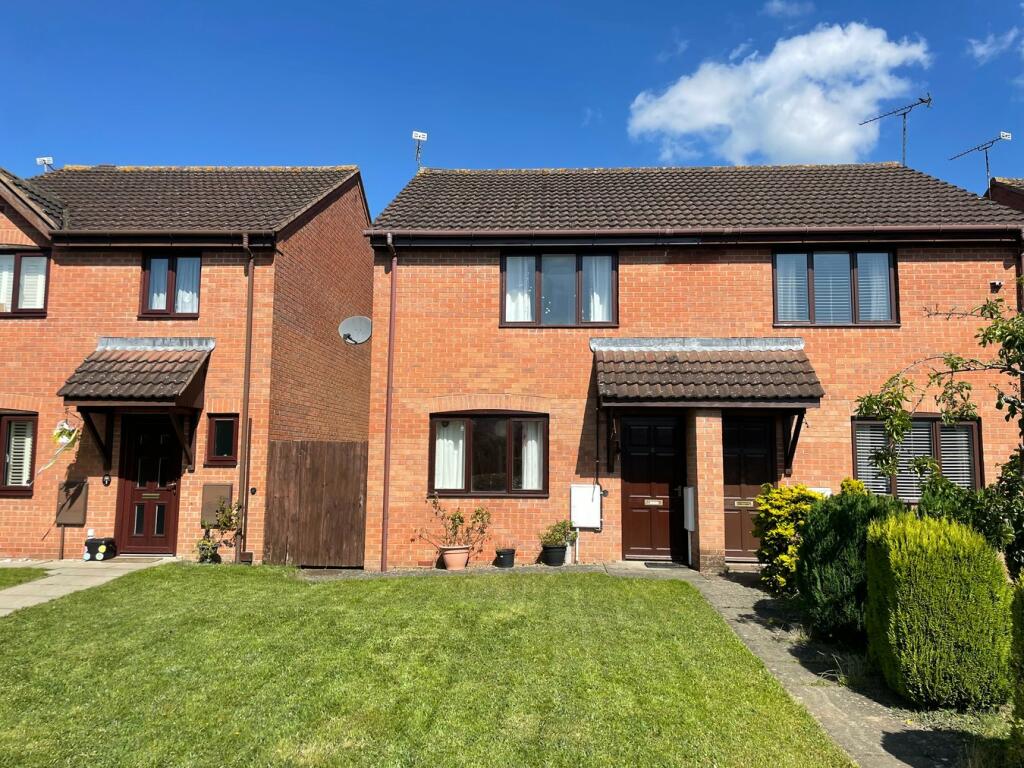 2 bedroom semidetached house for sale in Newall Close, Lutterworth, LE17