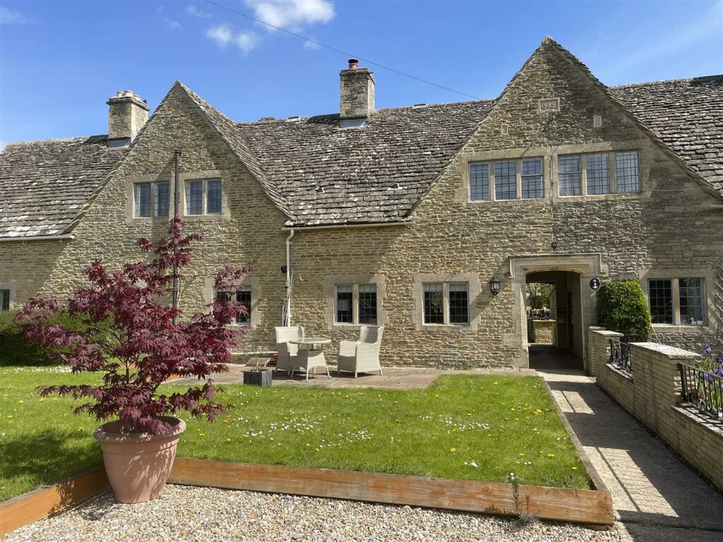 3 bedroom terraced house for sale in Filkins, Lechlade, GL7