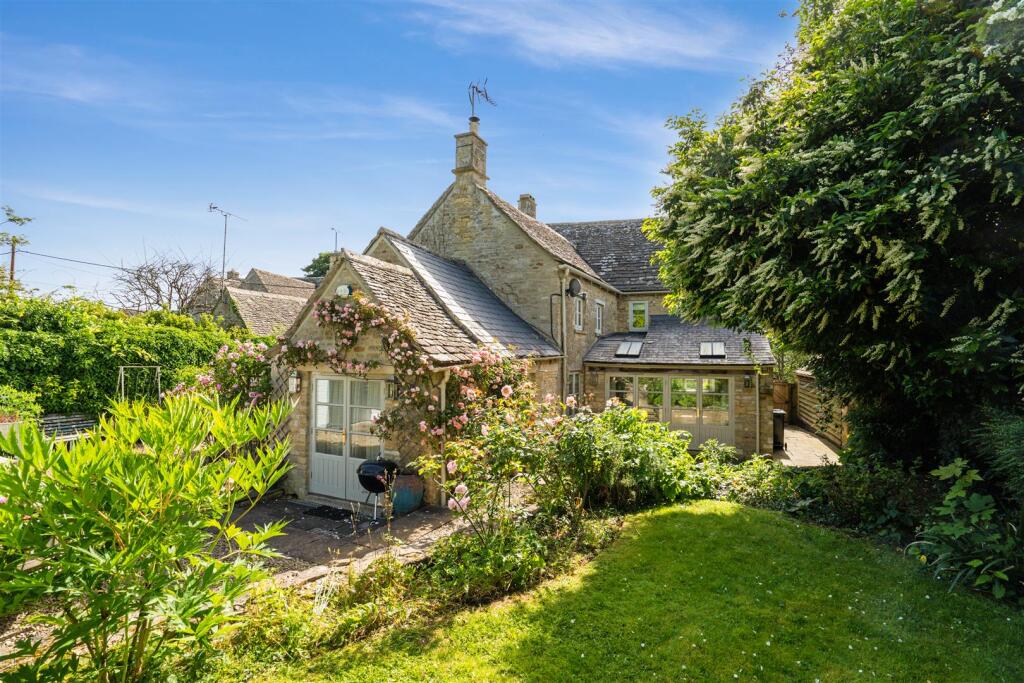 Main image of property: Taynton, Oxfordshire