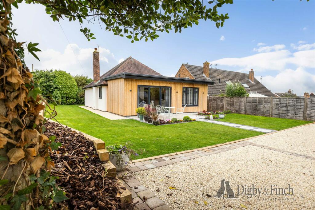 2 bedroom bungalow for sale in Woodside Road, RadcliffeOnTrent, NG12