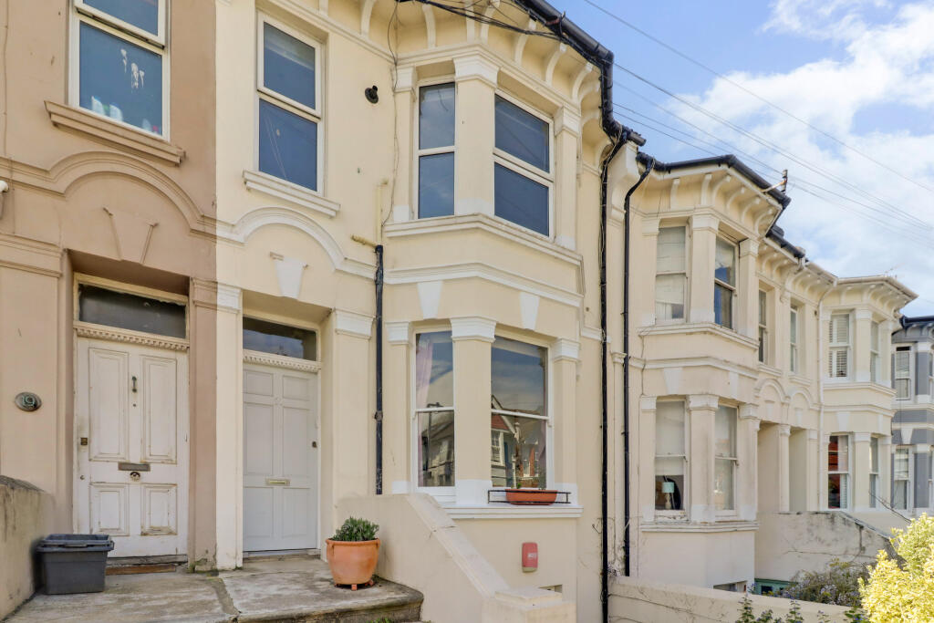 1 bedroom flat for rent in Top Floor Flat, 21 De Montfort Road, Brighton, East Sussex, BN2