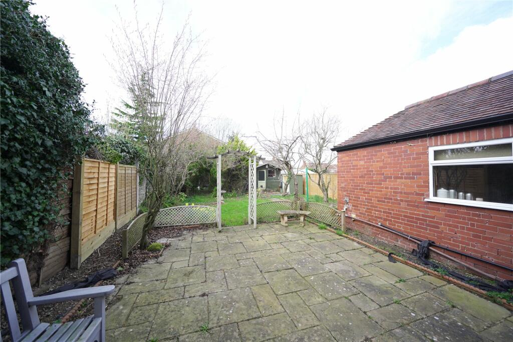 4 bedroom detached house for sale in Lyth Hill Road, Bayston Hill