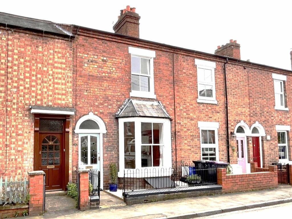 3 bedroom terraced house for sale in Queen Street, Castlefields