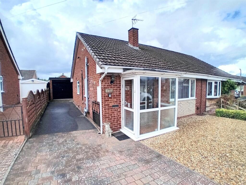3 bedroom bungalow for sale in Collins Close, Broseley, Shropshire, TF12