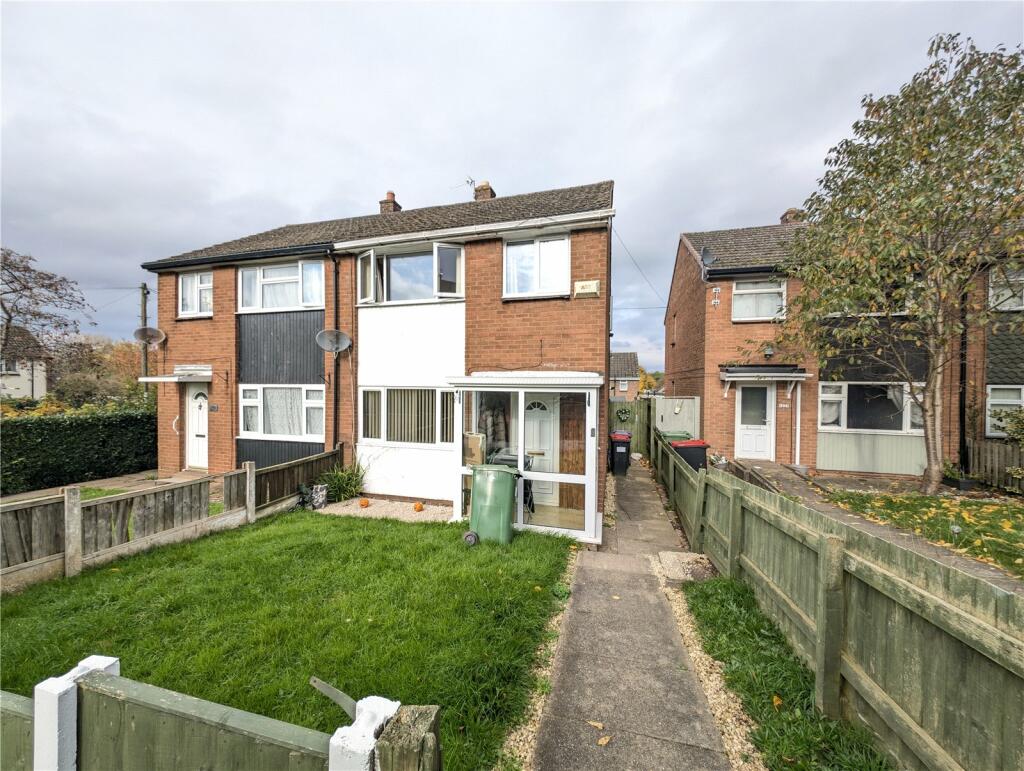 3 bedroom semidetached house for sale in Hills Lane Drive, Madeley