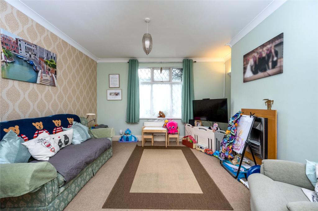 3 bedroom detached house for sale in Park Road East, West Park