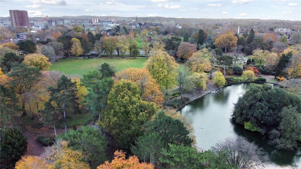 3 bedroom detached house for sale in Park Road East, West Park