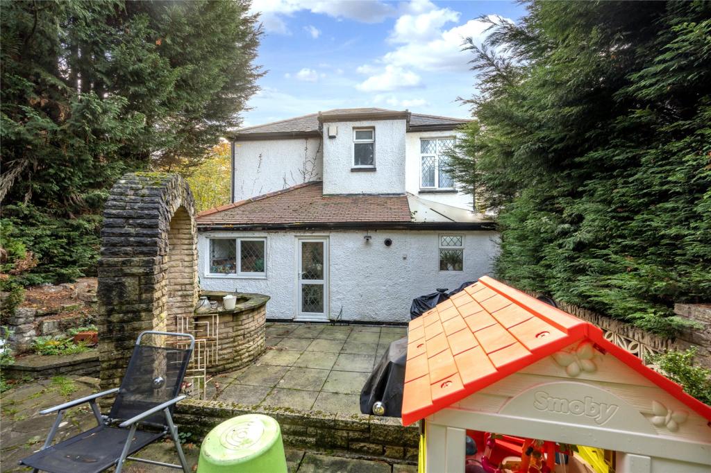 3 bedroom detached house for sale in Park Road East, West Park
