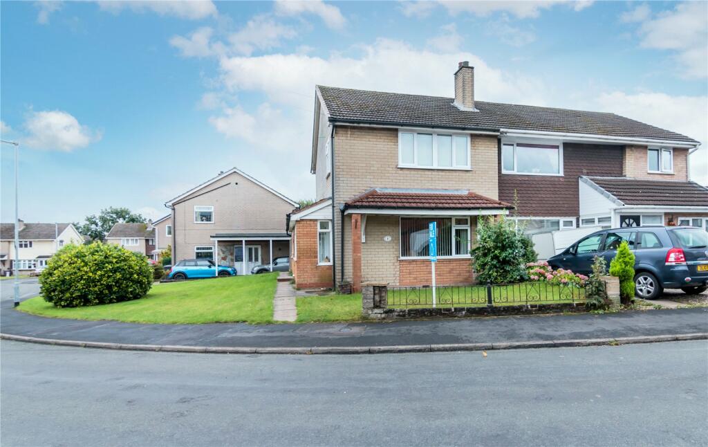 3 bedroom semidetached house for sale in Kingsway, Essington