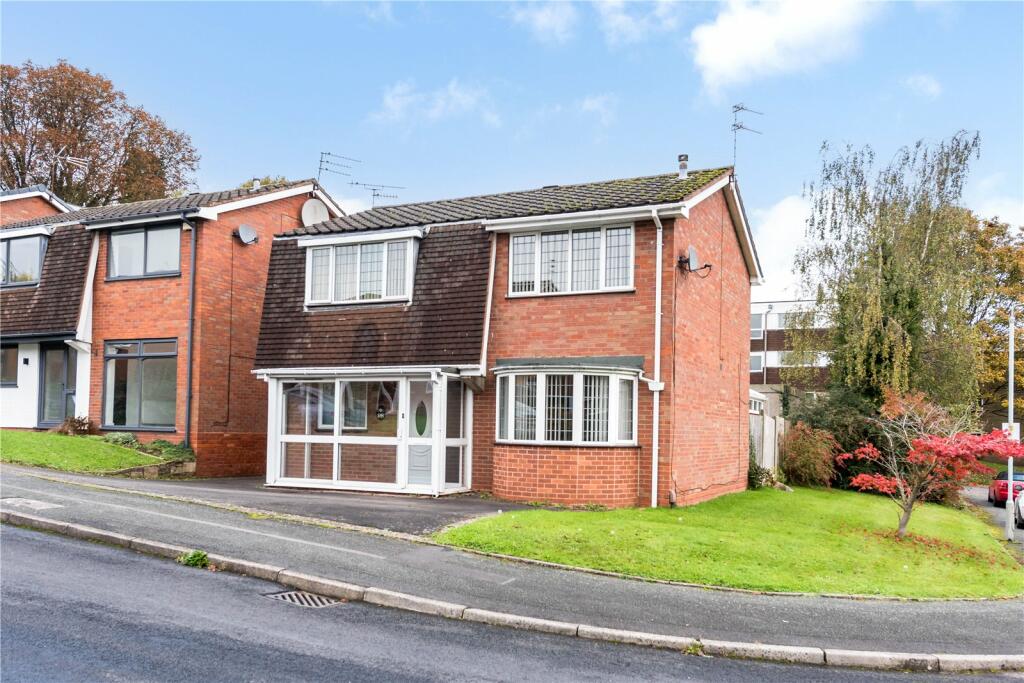 3 bedroom detached house for sale in High Meadows, Compton