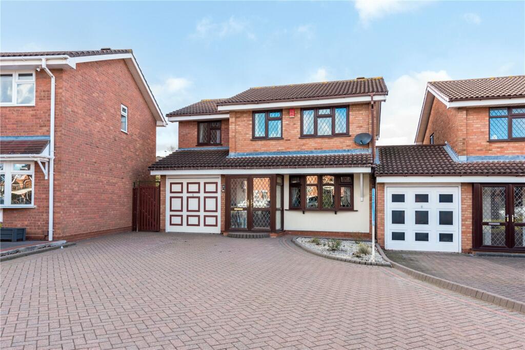 4 bedroom detached house for sale in Croxley Gardens, Hadley Heath
