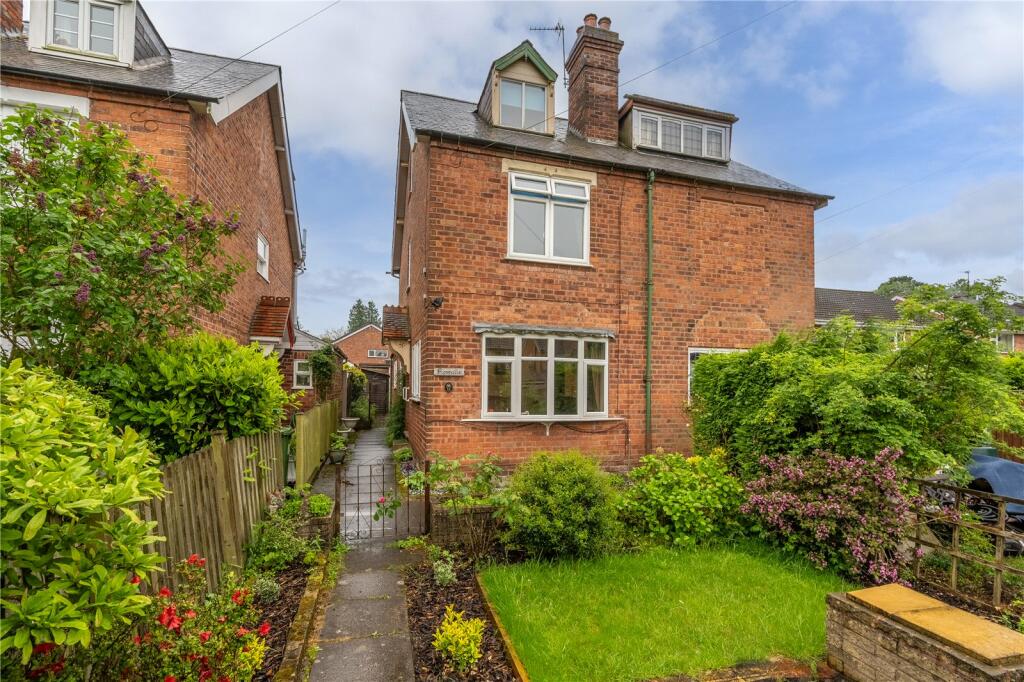 4 bedroom terraced house for sale in Oaken Lanes, Codsall