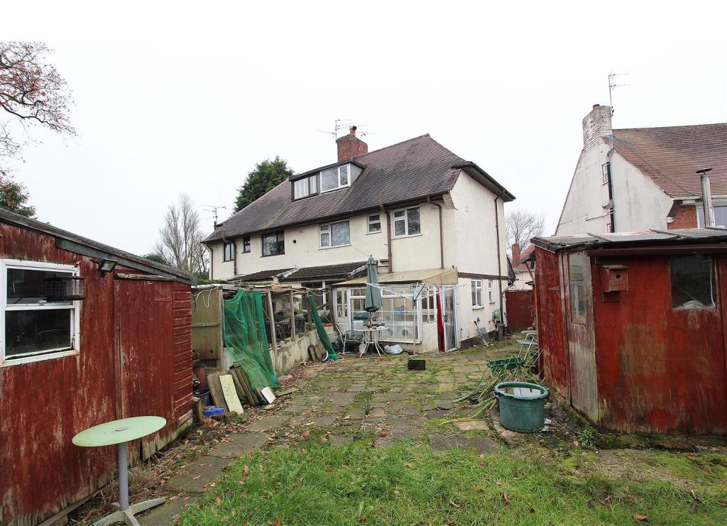 4 bedroom semidetached house for sale in Buckley Road, Wolverhampton