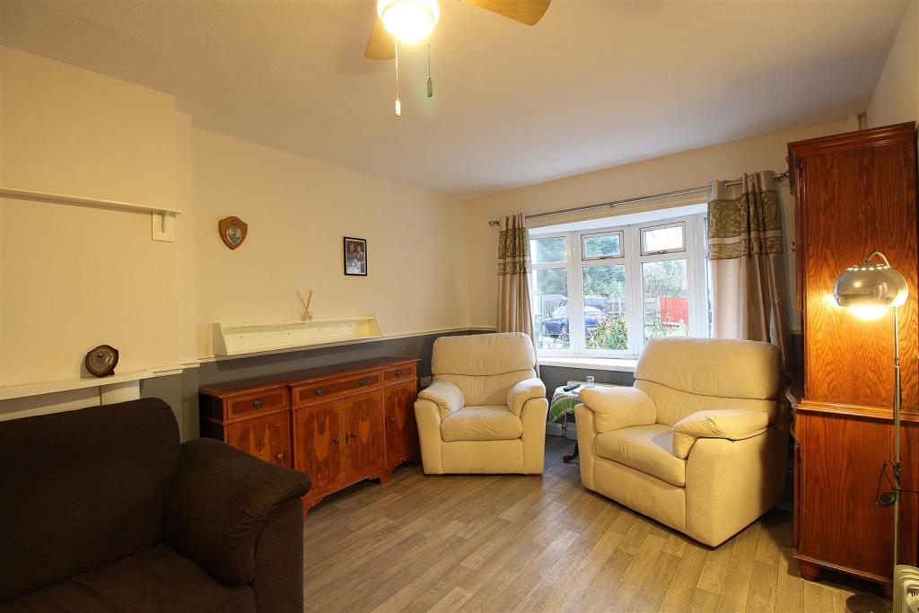 4 bedroom semidetached house for sale in Buckley Road, Wolverhampton