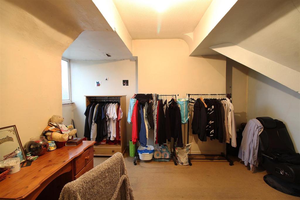 4 bedroom semidetached house for sale in Buckley Road, Wolverhampton