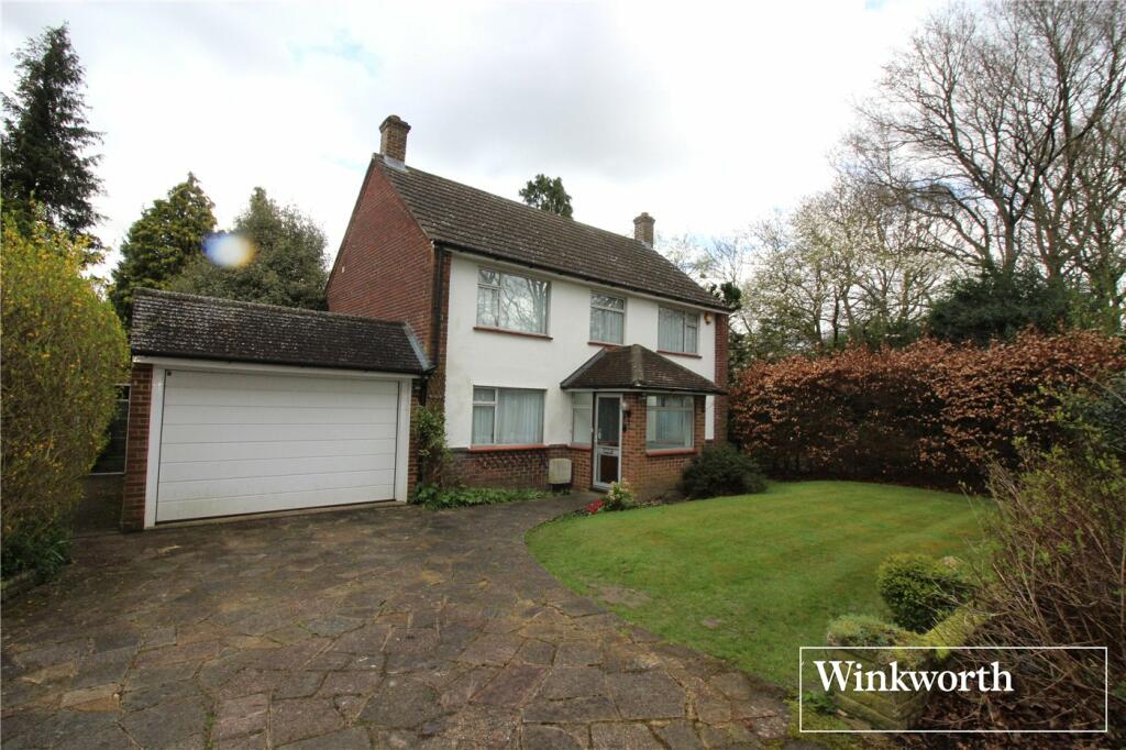 4 bedroom detached house for sale in Carrington Close, Borehamwood