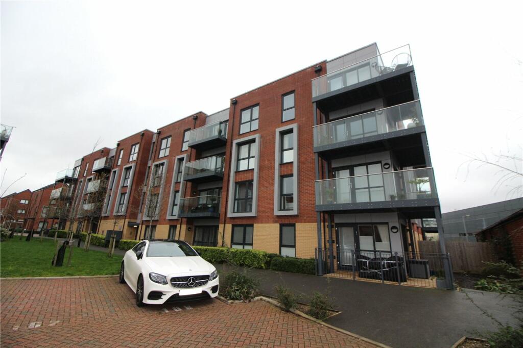 2 bedroom apartment for sale in Holmesley Road, Borehamwood