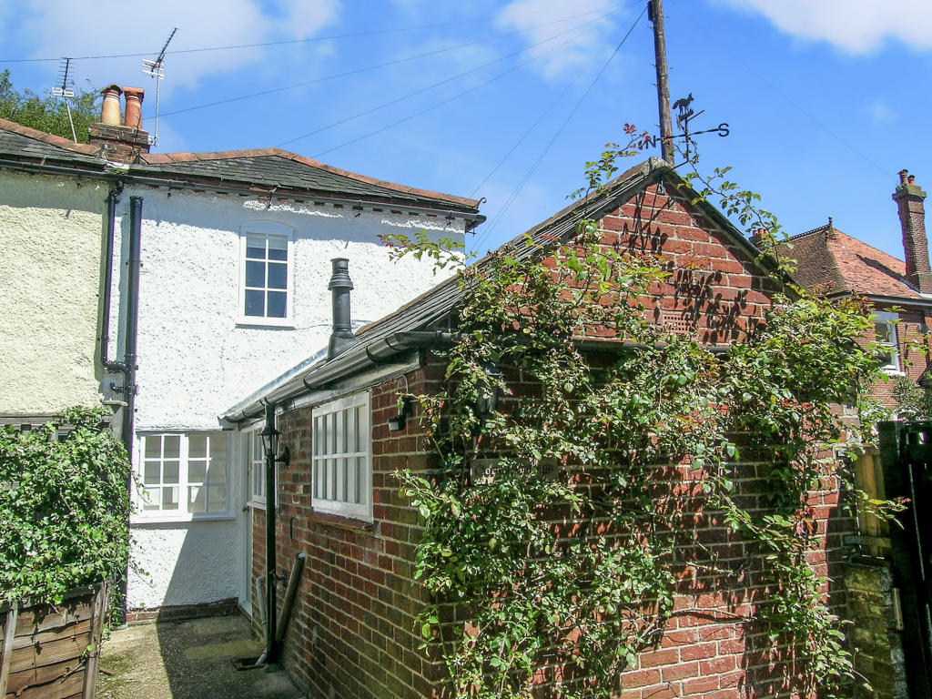 2 bedroom cottage for sale in Wickham, Hampshire, PO17