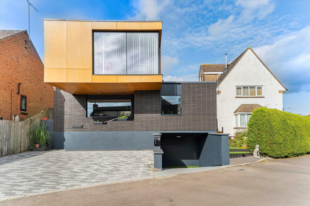 3 bedroom detached house for sale in Kellys Road, Wheatley, Oxford