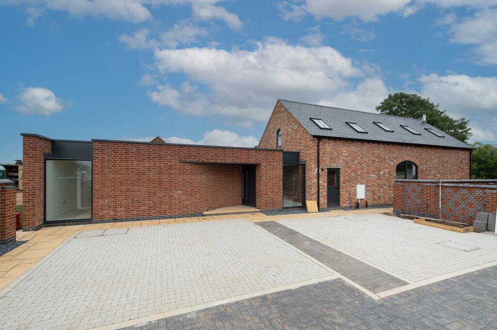 4 bedroom detached house for sale in Birdingbury Road, Frankton, Rugby