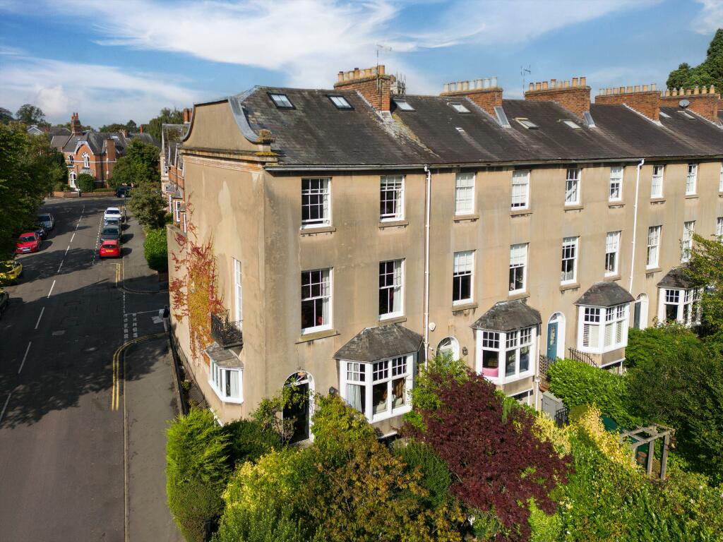 5 bedroom end of terrace house for sale in Milverton Crescent, Royal