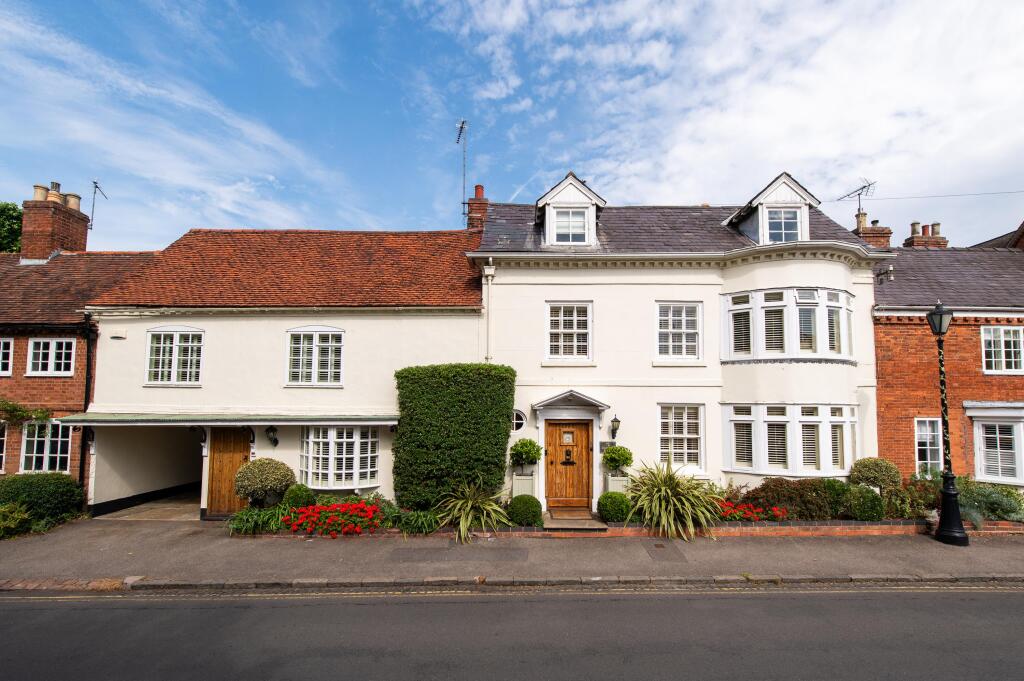 Main image of property: 72 High Street, Kenilworth, Warwickshire, CV8