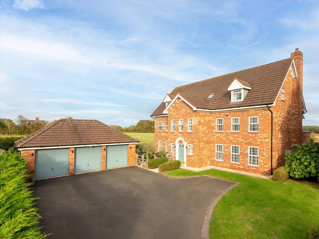 Main image of property: Pebworth Drive, Hatton Park, Warwick, Warwickshire, CV35