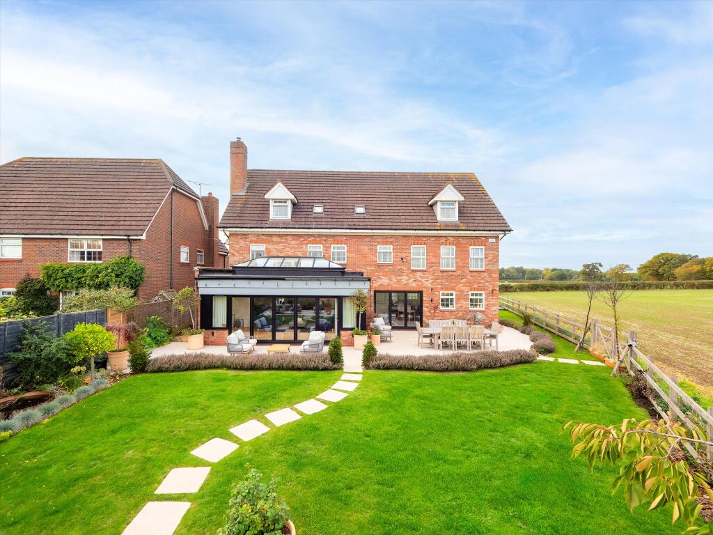 Main image of property: Pebworth Drive, Hatton Park, Warwick, Warwickshire, CV35