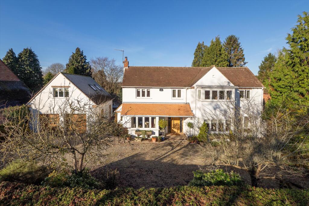 Main image of property: Alveston Lane, Alveston, Stratford-upon-Avon, CV37