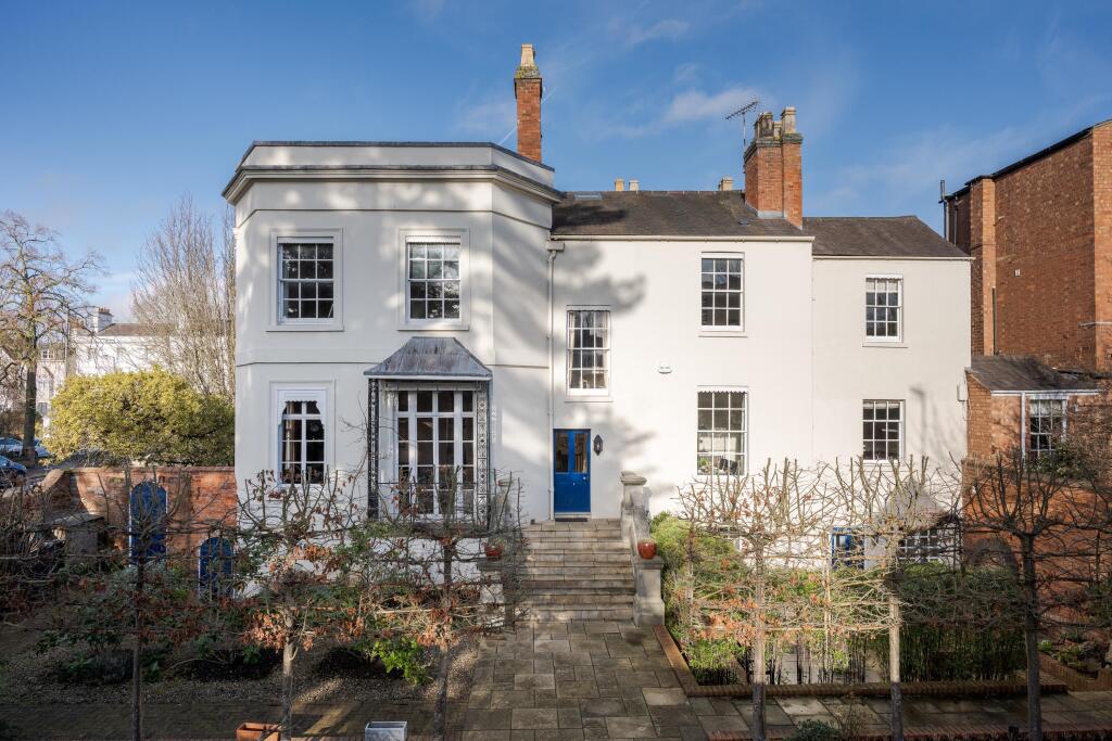 Main image of property: Binswood Avenue, Leamington Spa, Warwickshire, CV32