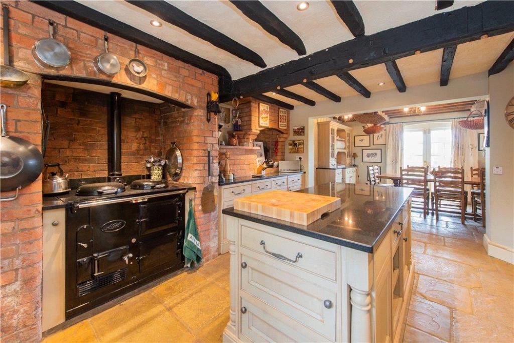 5 bedroom detached house for sale in Snitterfield Lane, Norton Lindsey