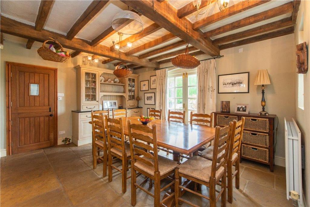 5 bedroom detached house for sale in Snitterfield Lane, Norton Lindsey