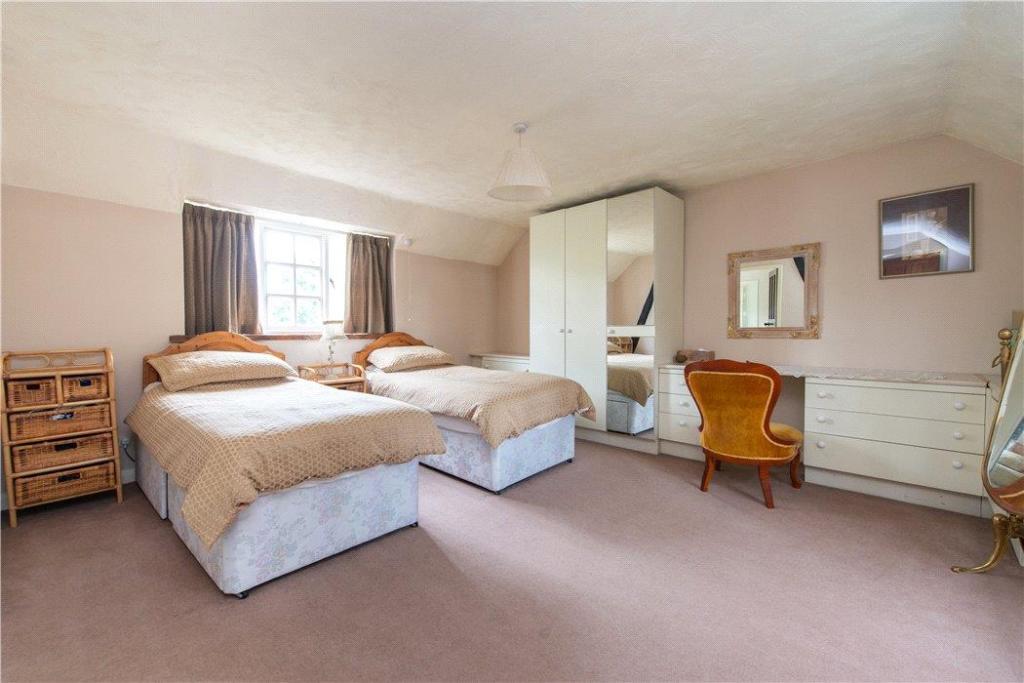 5 bedroom detached house for sale in Snitterfield Lane, Norton Lindsey