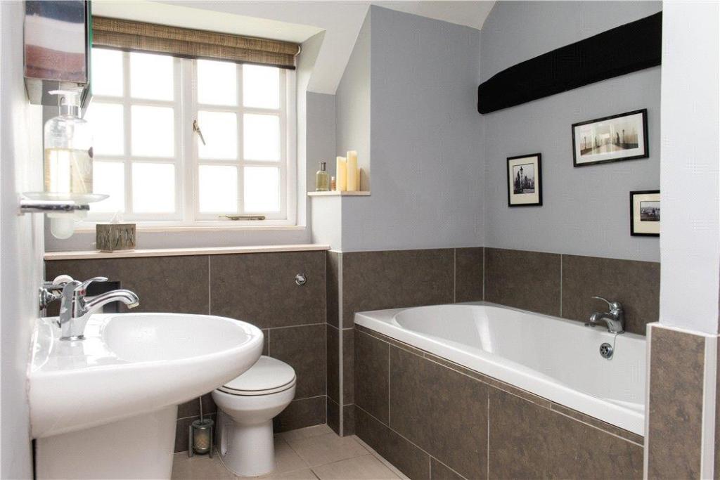 5 bedroom detached house for sale in Snitterfield Lane, Norton Lindsey