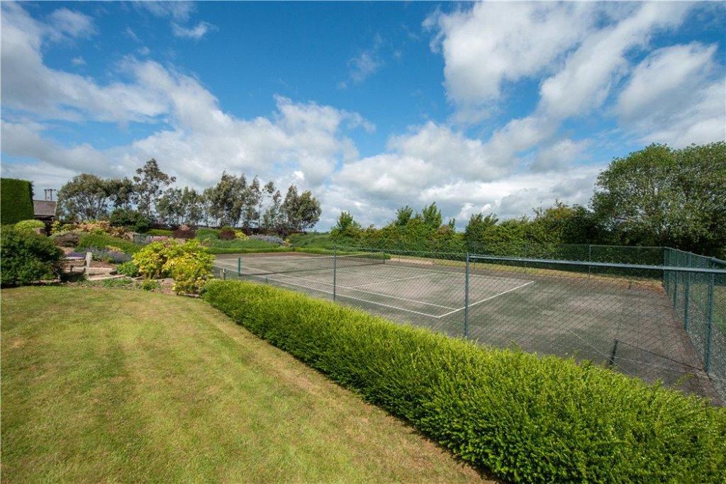 5 bedroom detached house for sale in Snitterfield Lane, Norton Lindsey